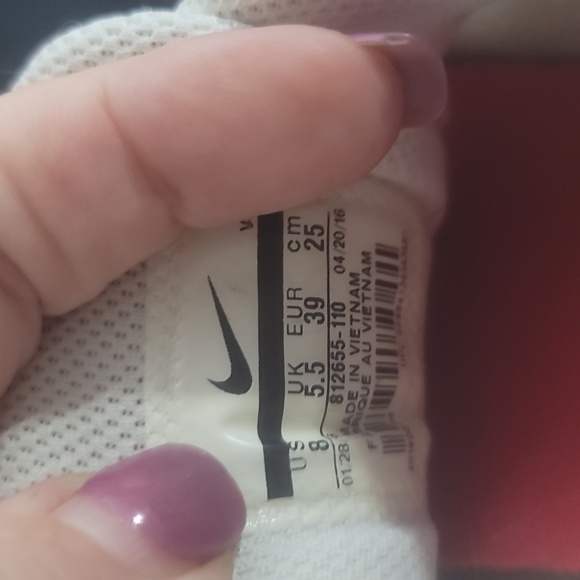 Nike Tanjun white athletic shoes 8 - Picture 2 of 8